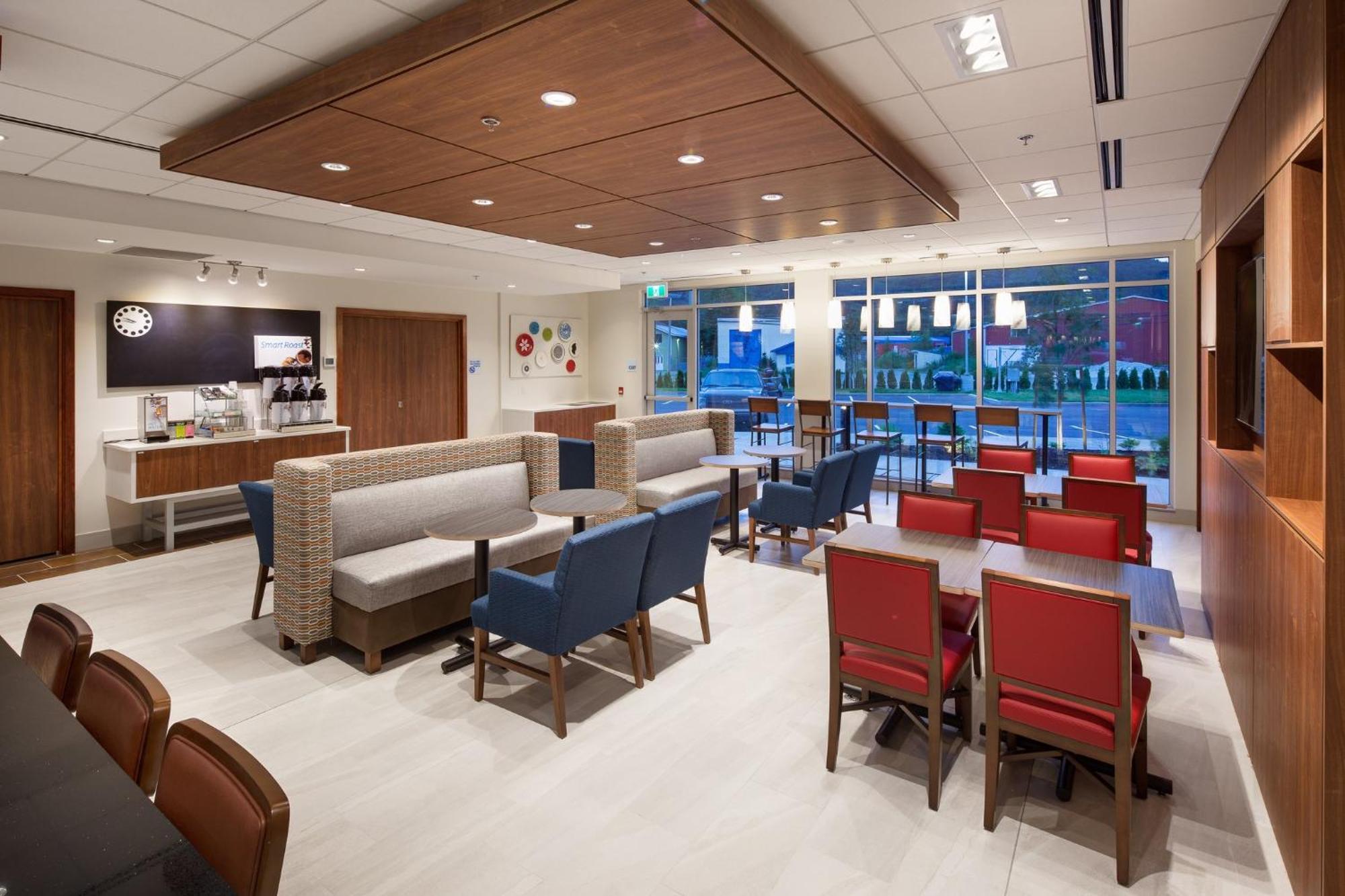 Holiday Inn Express & Suites Terrace By Ihg Exterior foto